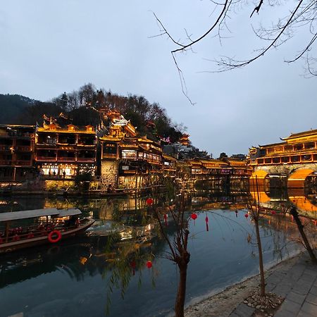Lqj Riverside Guest House Fenghuang Dış mekan fotoğraf