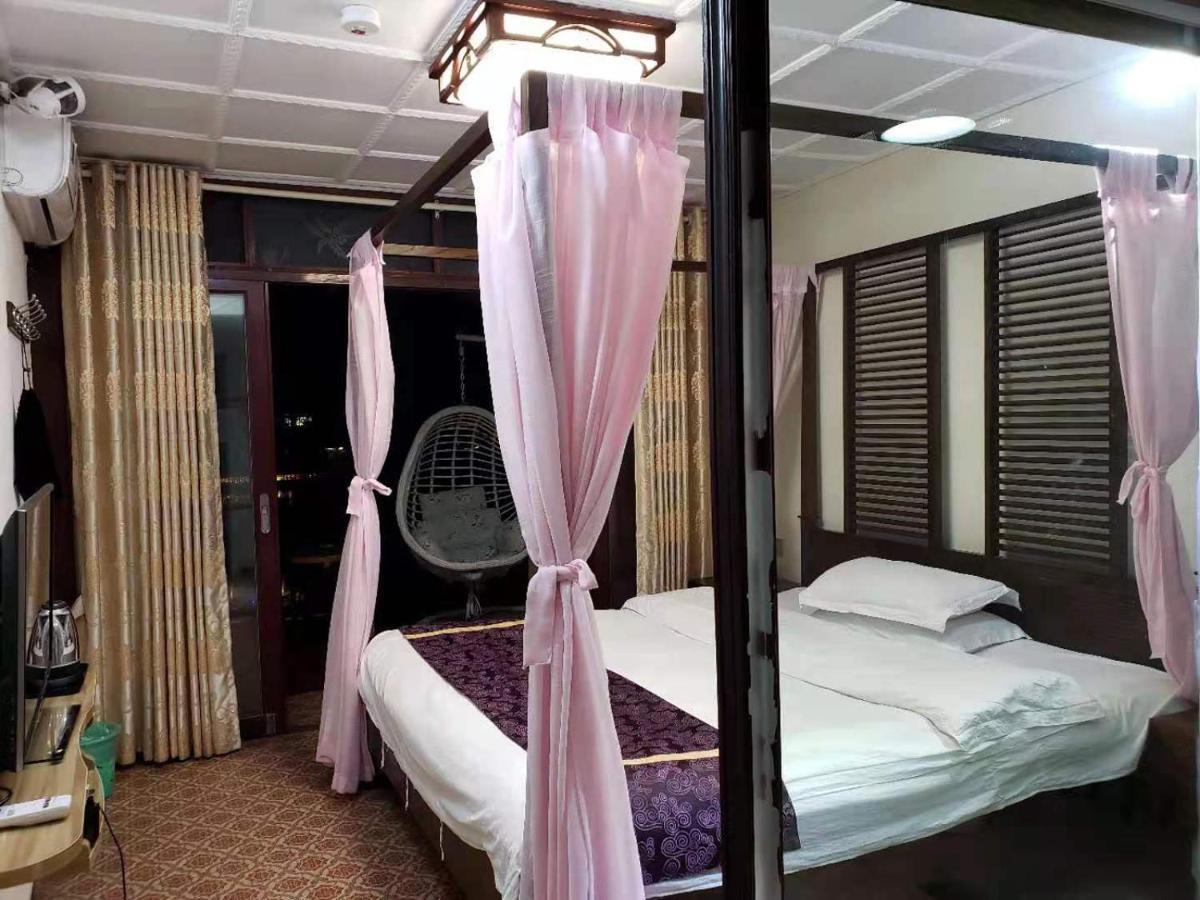 Lqj Riverside Guest House Fenghuang Dış mekan fotoğraf