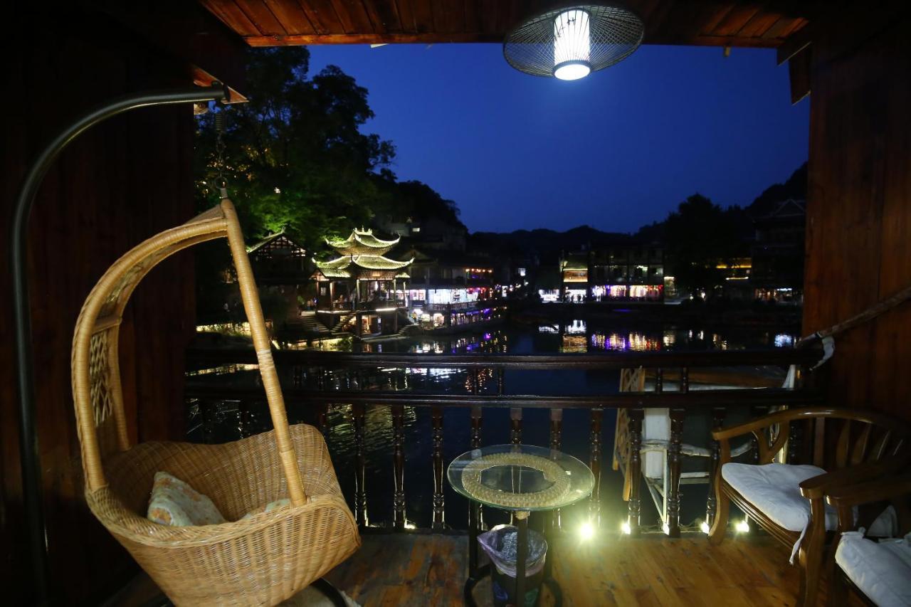 Lqj Riverside Guest House Fenghuang Dış mekan fotoğraf