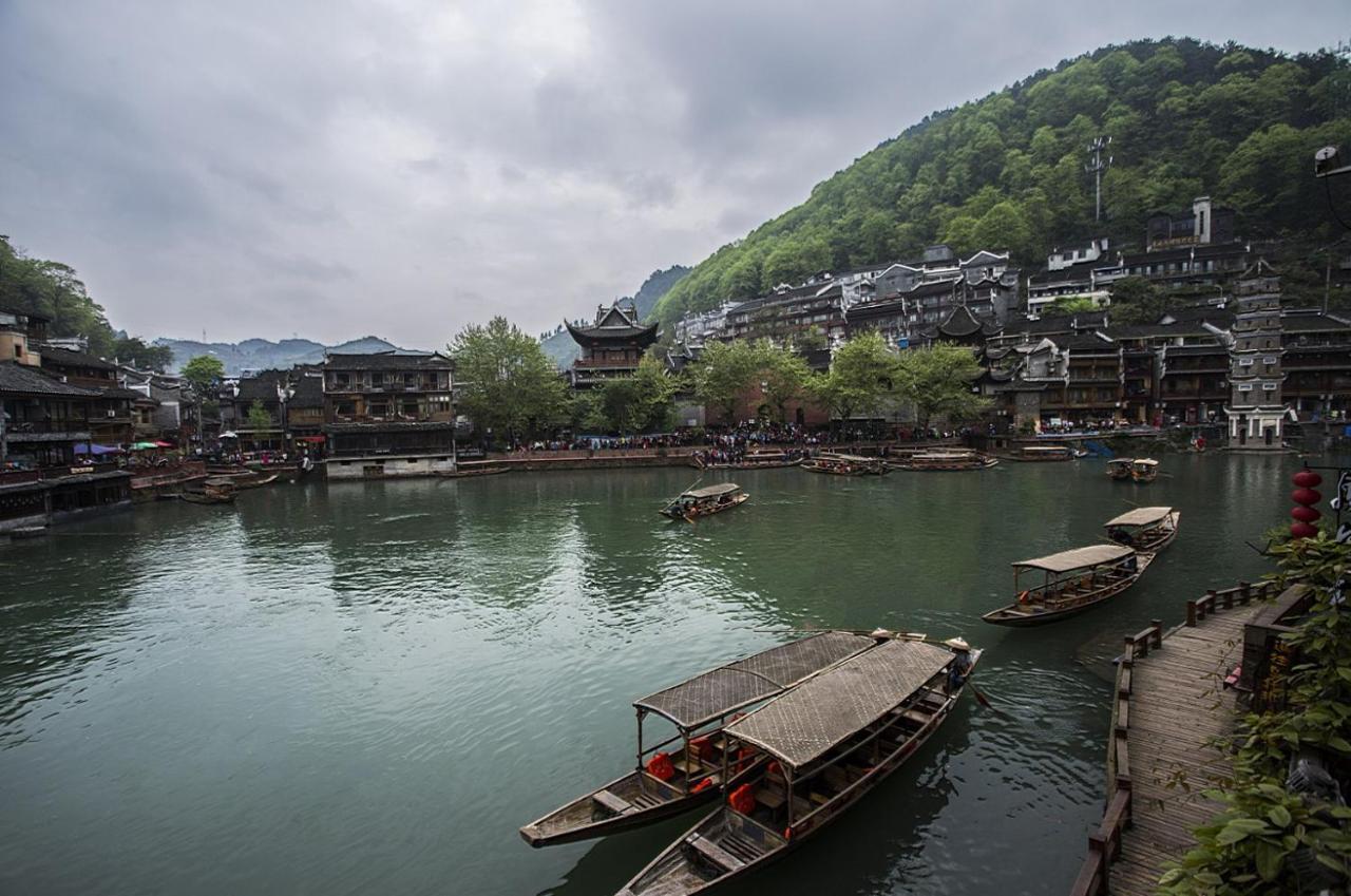 Lqj Riverside Guest House Fenghuang Dış mekan fotoğraf