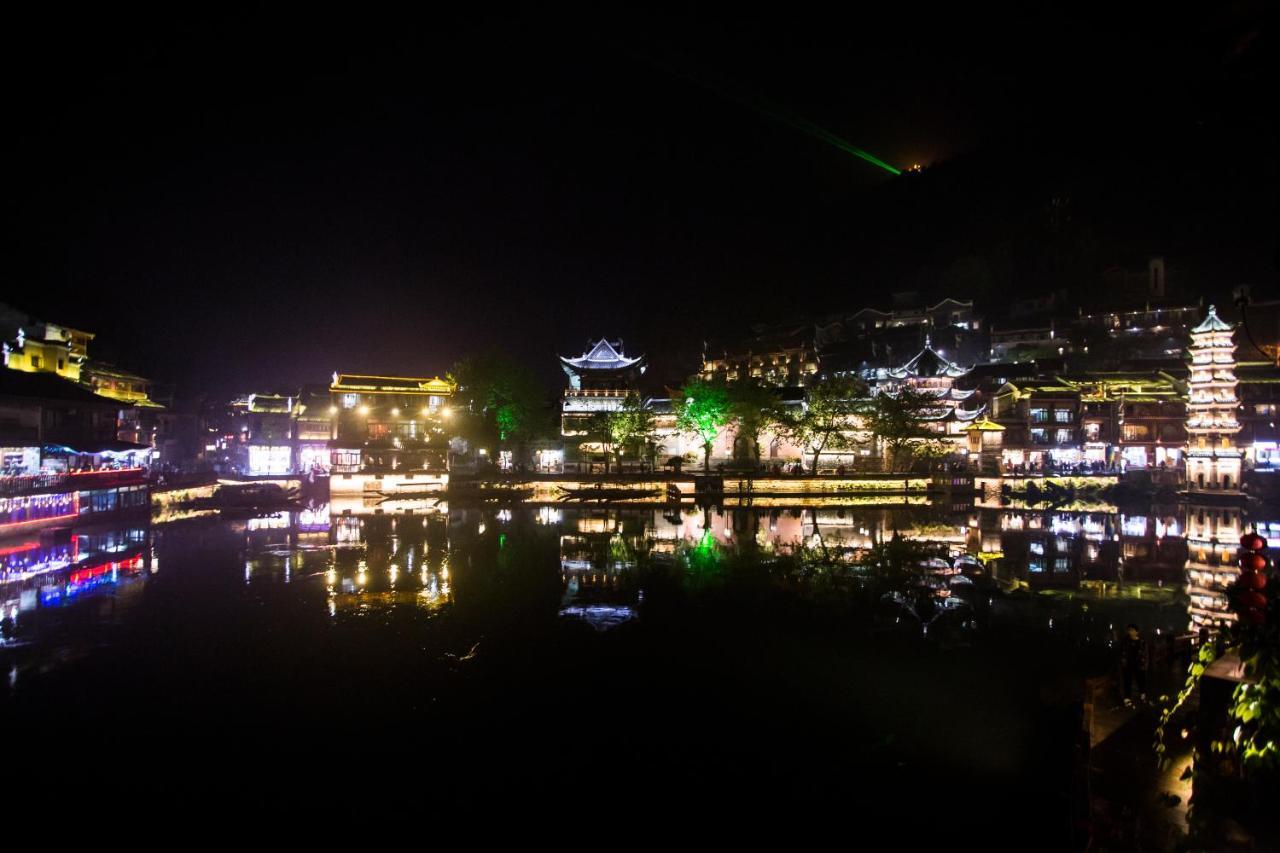 Lqj Riverside Guest House Fenghuang Dış mekan fotoğraf