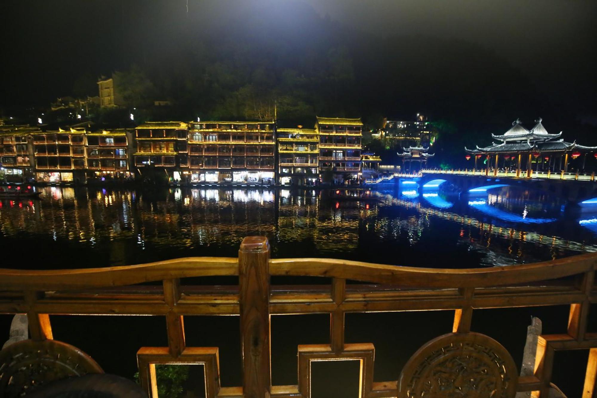 Lqj Riverside Guest House Fenghuang Dış mekan fotoğraf