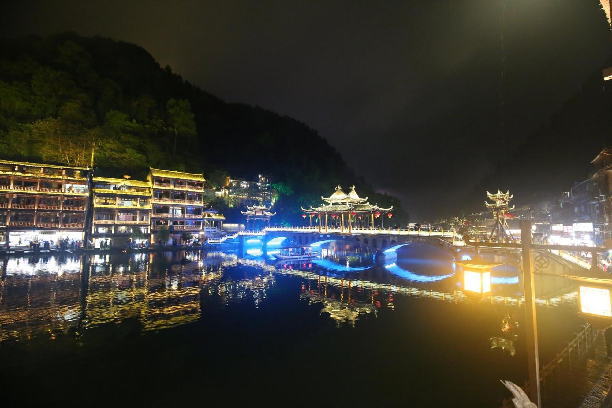 Lqj Riverside Guest House Fenghuang Dış mekan fotoğraf