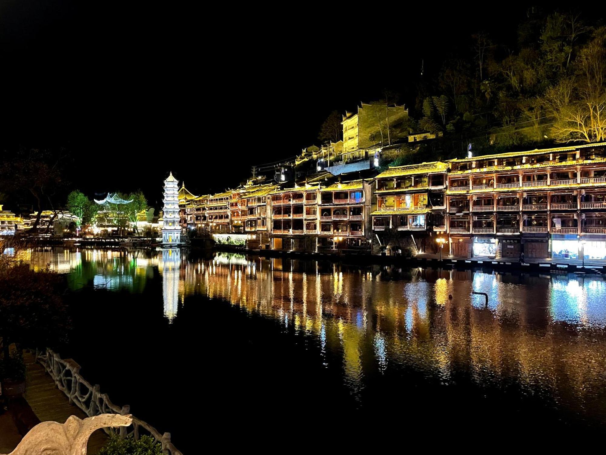 Lqj Riverside Guest House Fenghuang Dış mekan fotoğraf