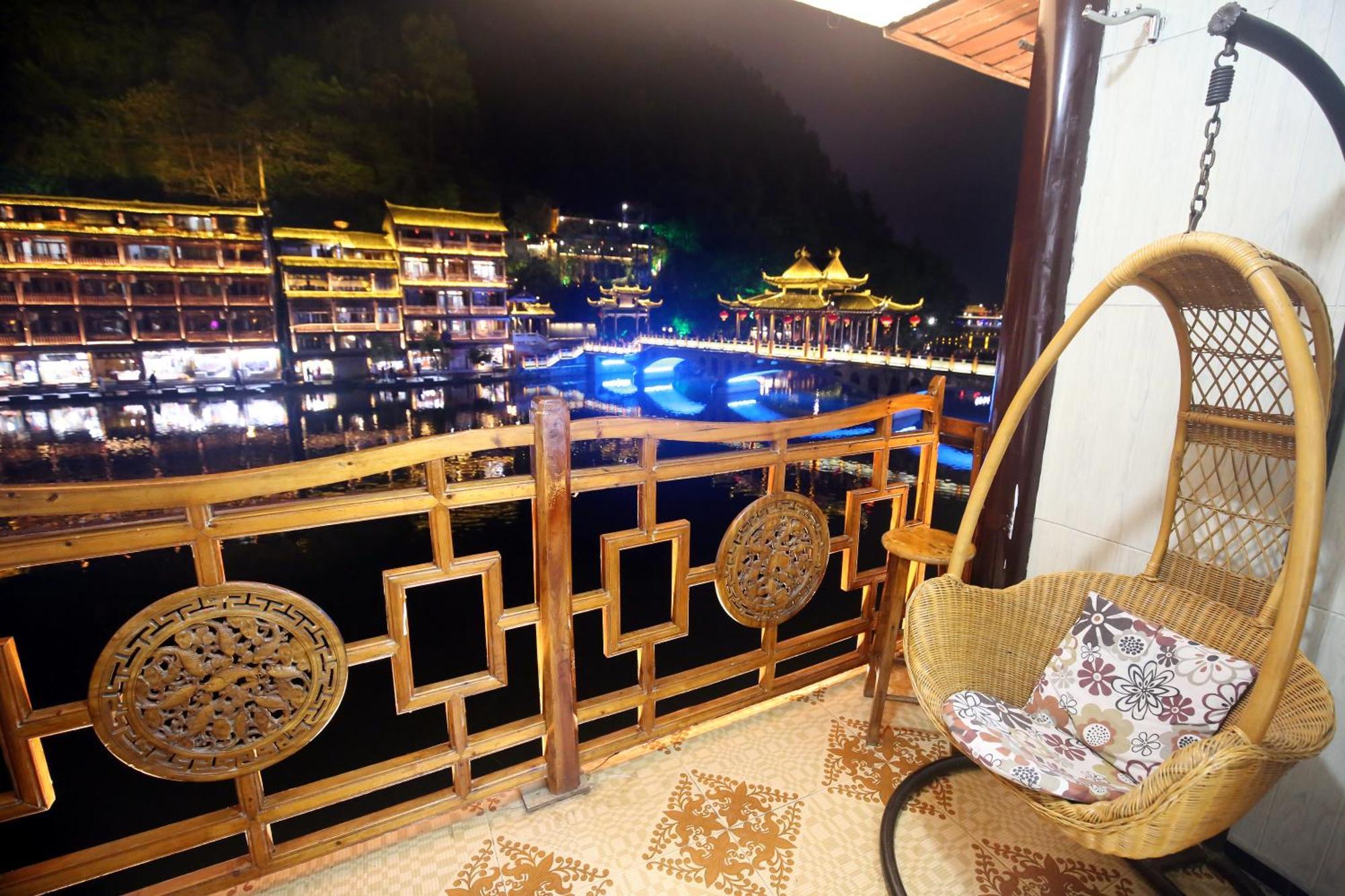 Lqj Riverside Guest House Fenghuang Dış mekan fotoğraf
