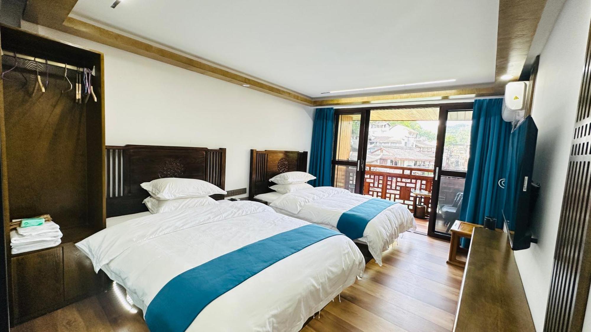 Lqj Riverside Guest House Fenghuang Dış mekan fotoğraf