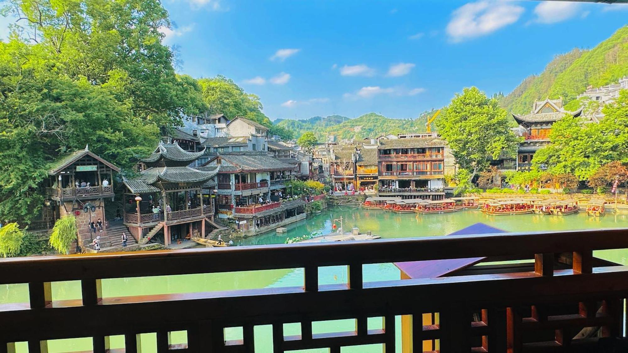 Lqj Riverside Guest House Fenghuang Dış mekan fotoğraf
