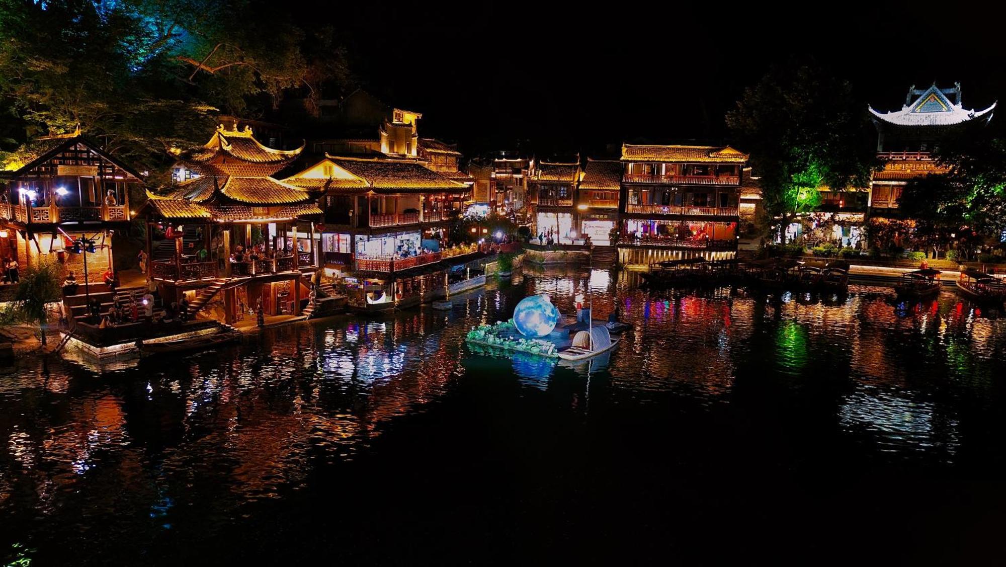 Lqj Riverside Guest House Fenghuang Dış mekan fotoğraf