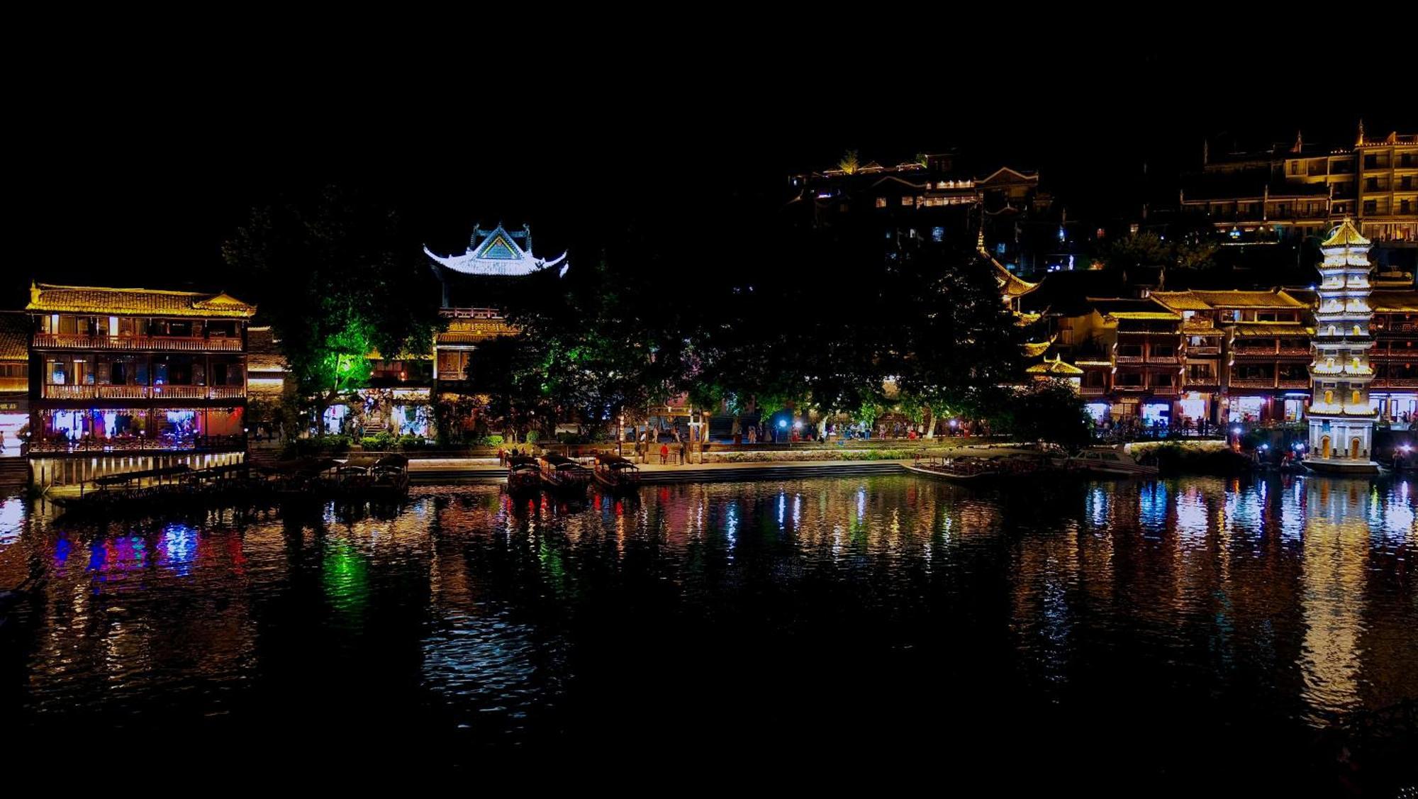 Lqj Riverside Guest House Fenghuang Dış mekan fotoğraf