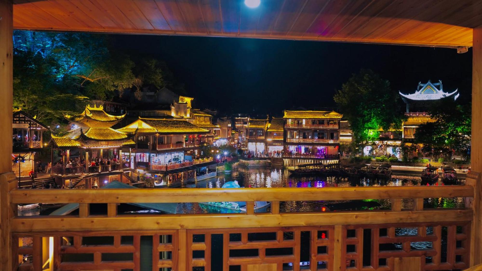 Lqj Riverside Guest House Fenghuang Dış mekan fotoğraf