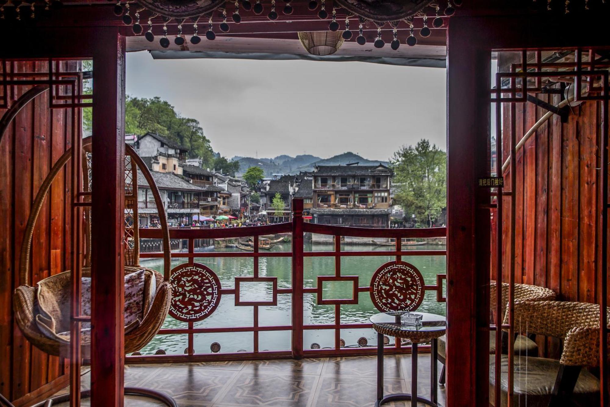 Lqj Riverside Guest House Fenghuang Dış mekan fotoğraf