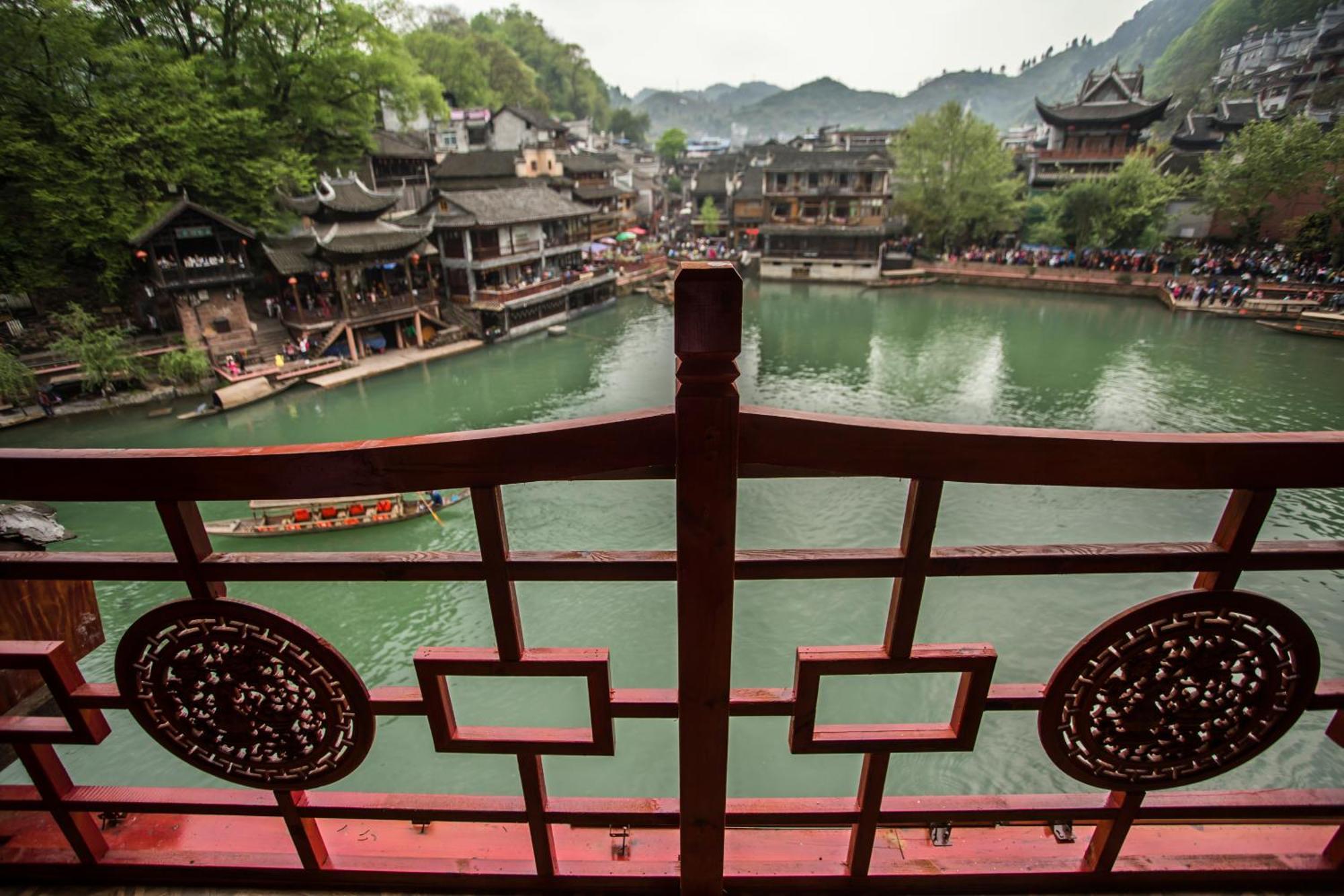 Lqj Riverside Guest House Fenghuang Dış mekan fotoğraf
