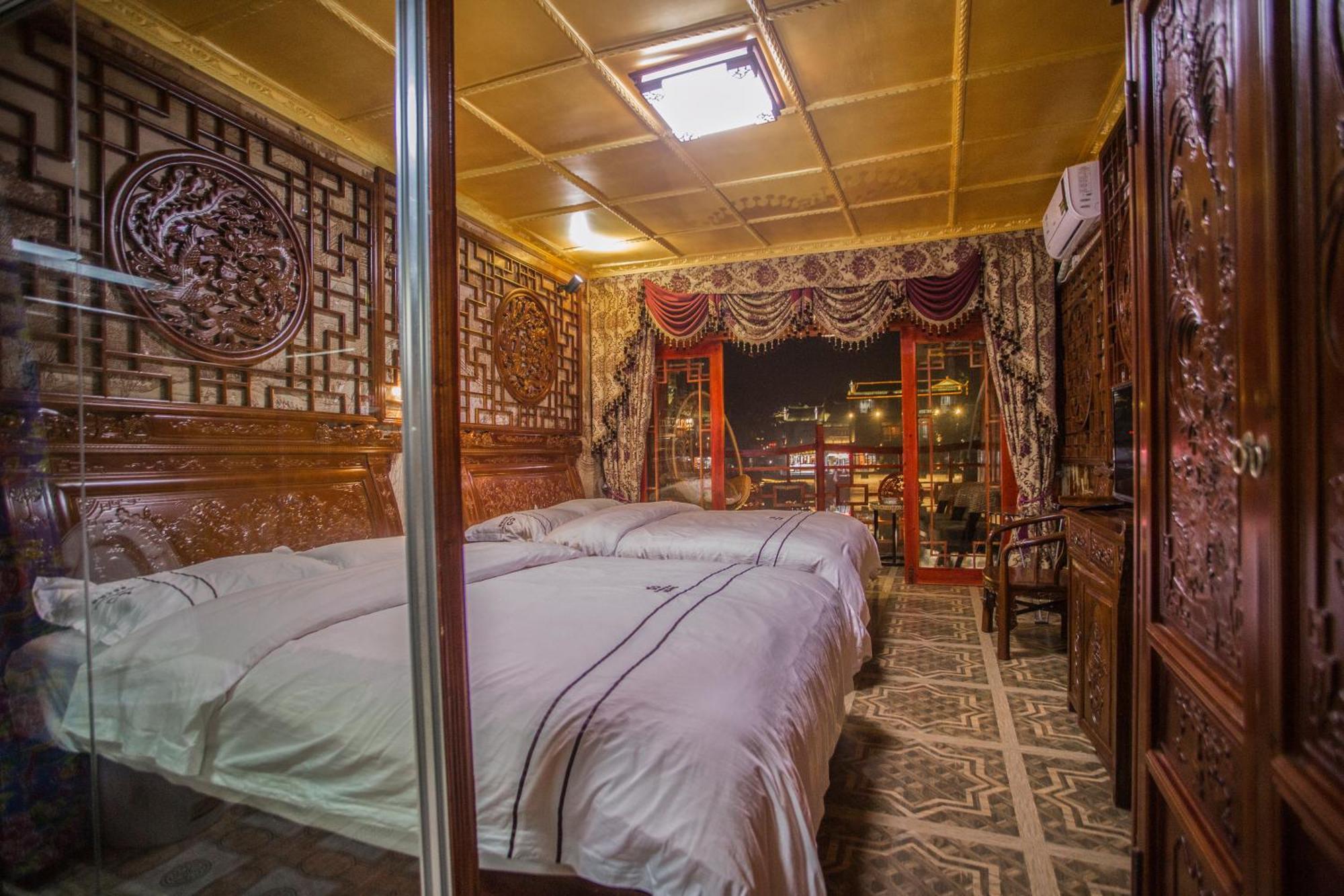 Lqj Riverside Guest House Fenghuang Dış mekan fotoğraf