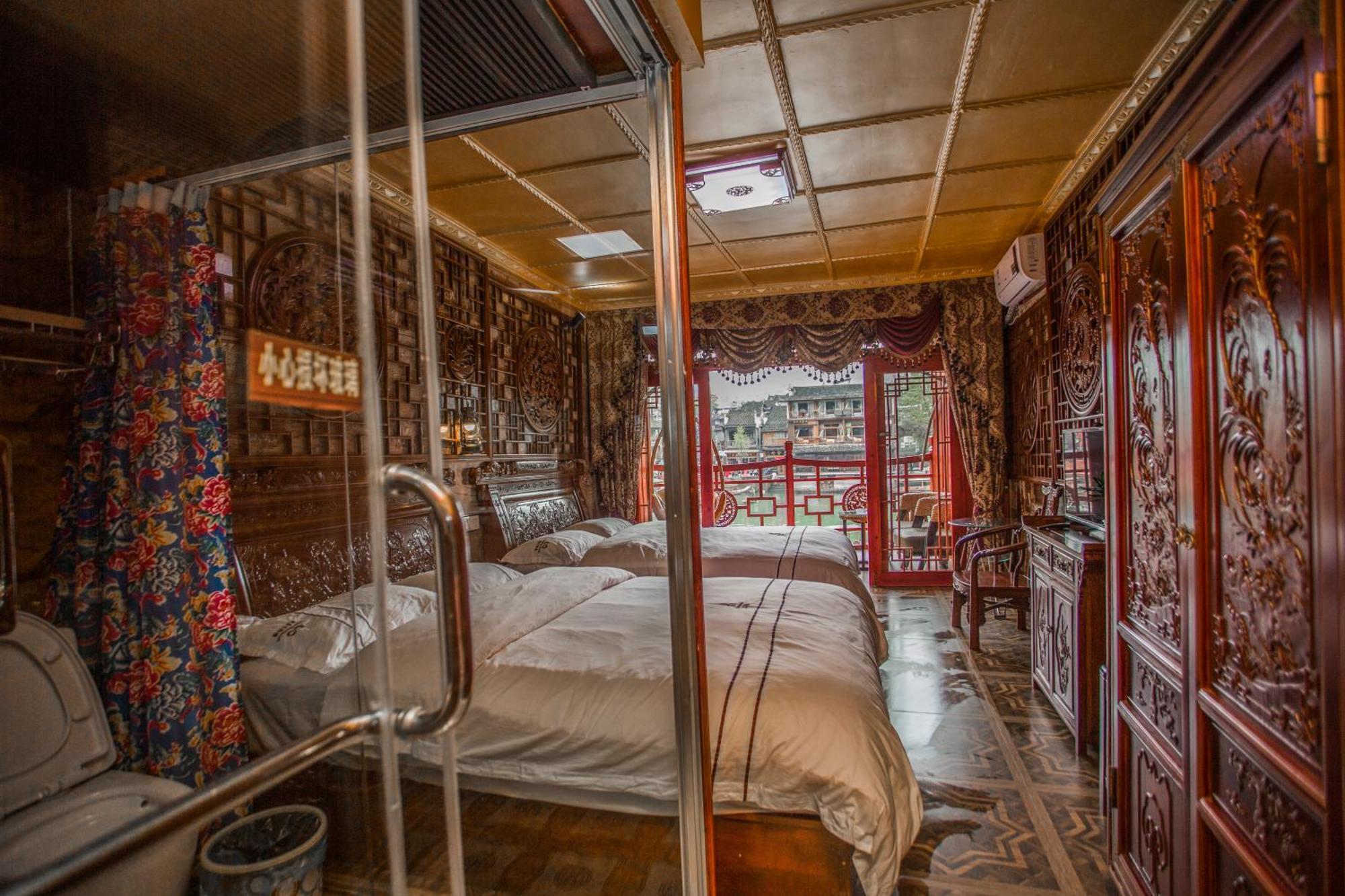 Lqj Riverside Guest House Fenghuang Dış mekan fotoğraf