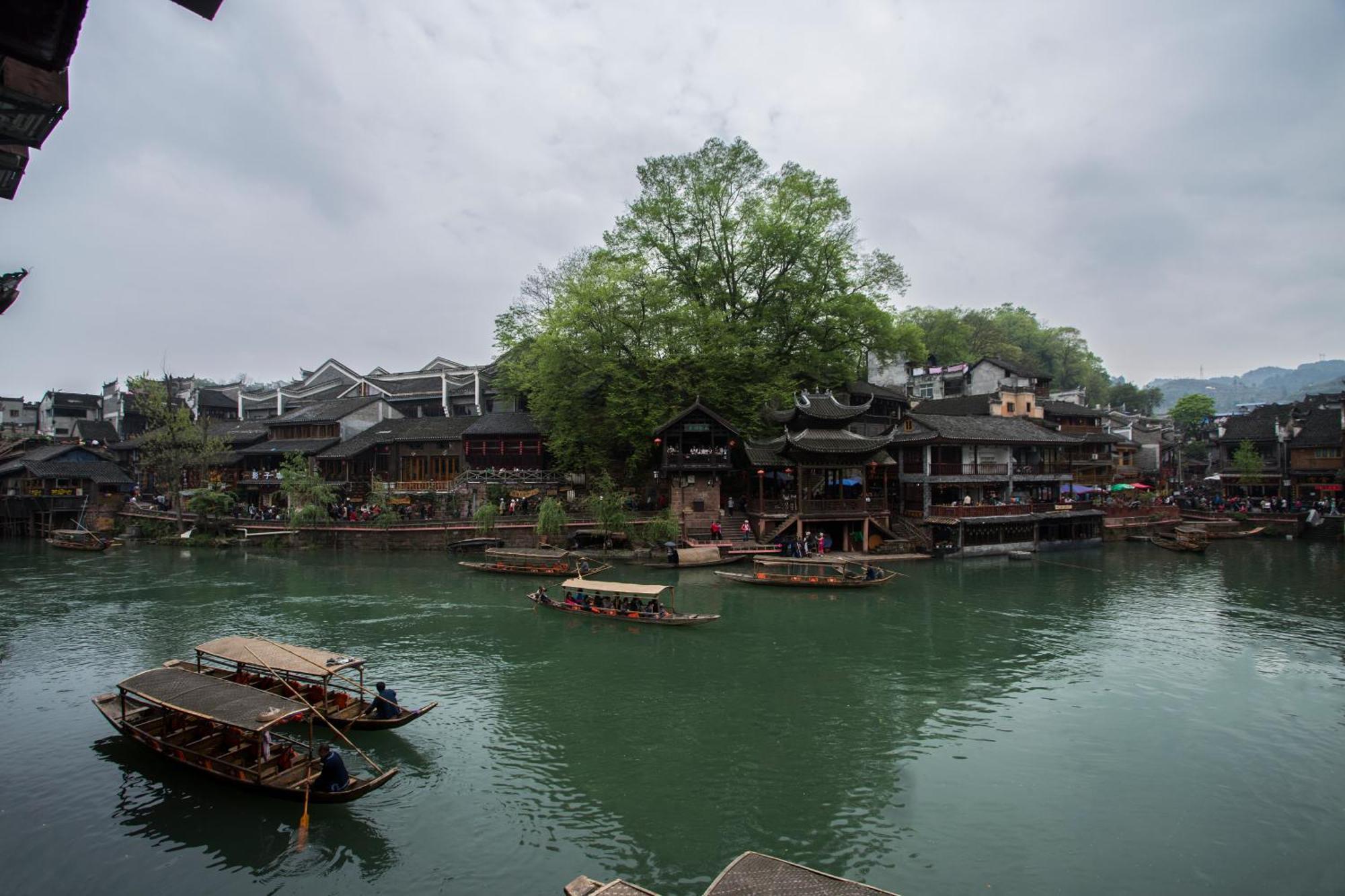 Lqj Riverside Guest House Fenghuang Dış mekan fotoğraf