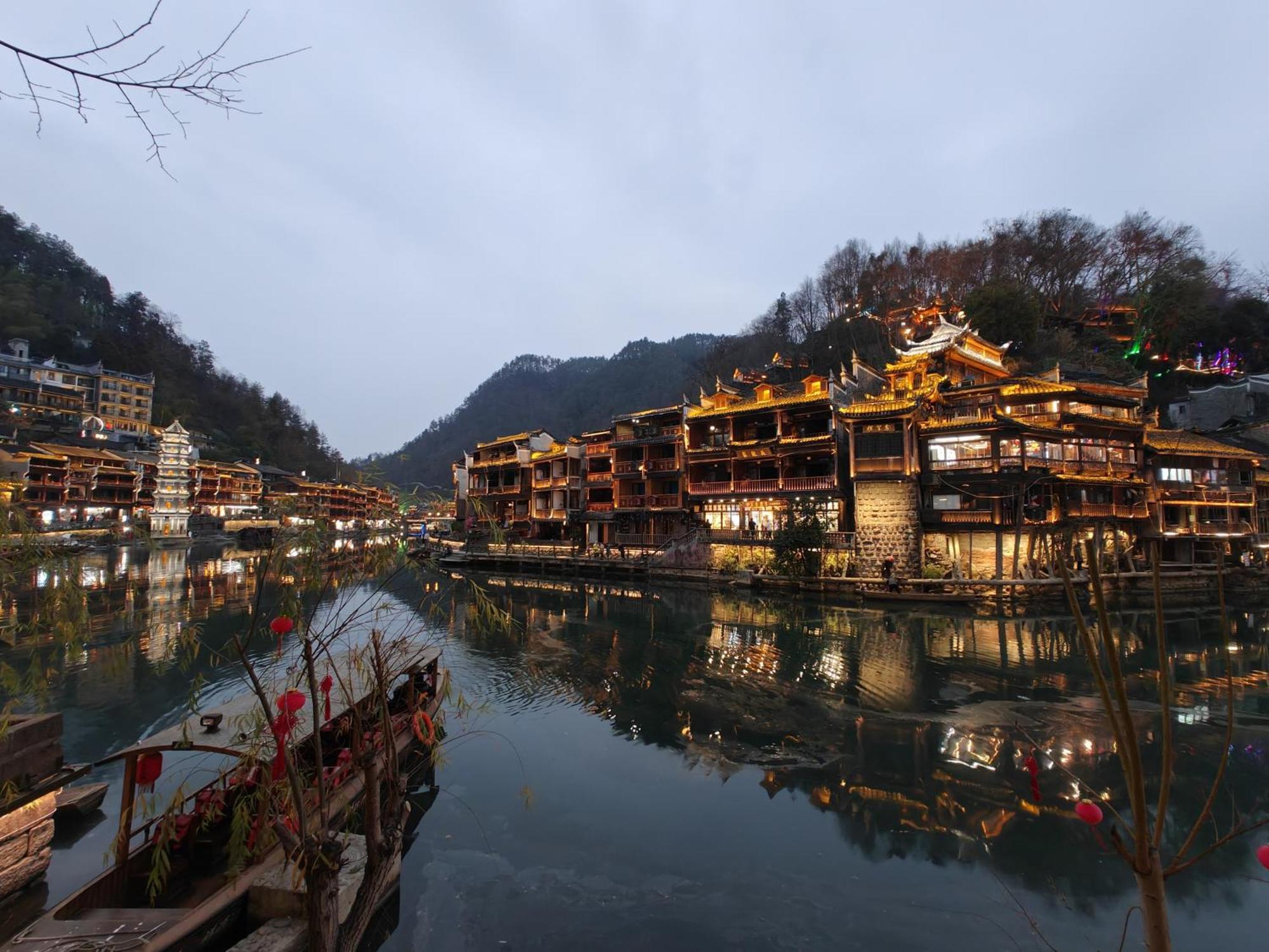 Lqj Riverside Guest House Fenghuang Dış mekan fotoğraf
