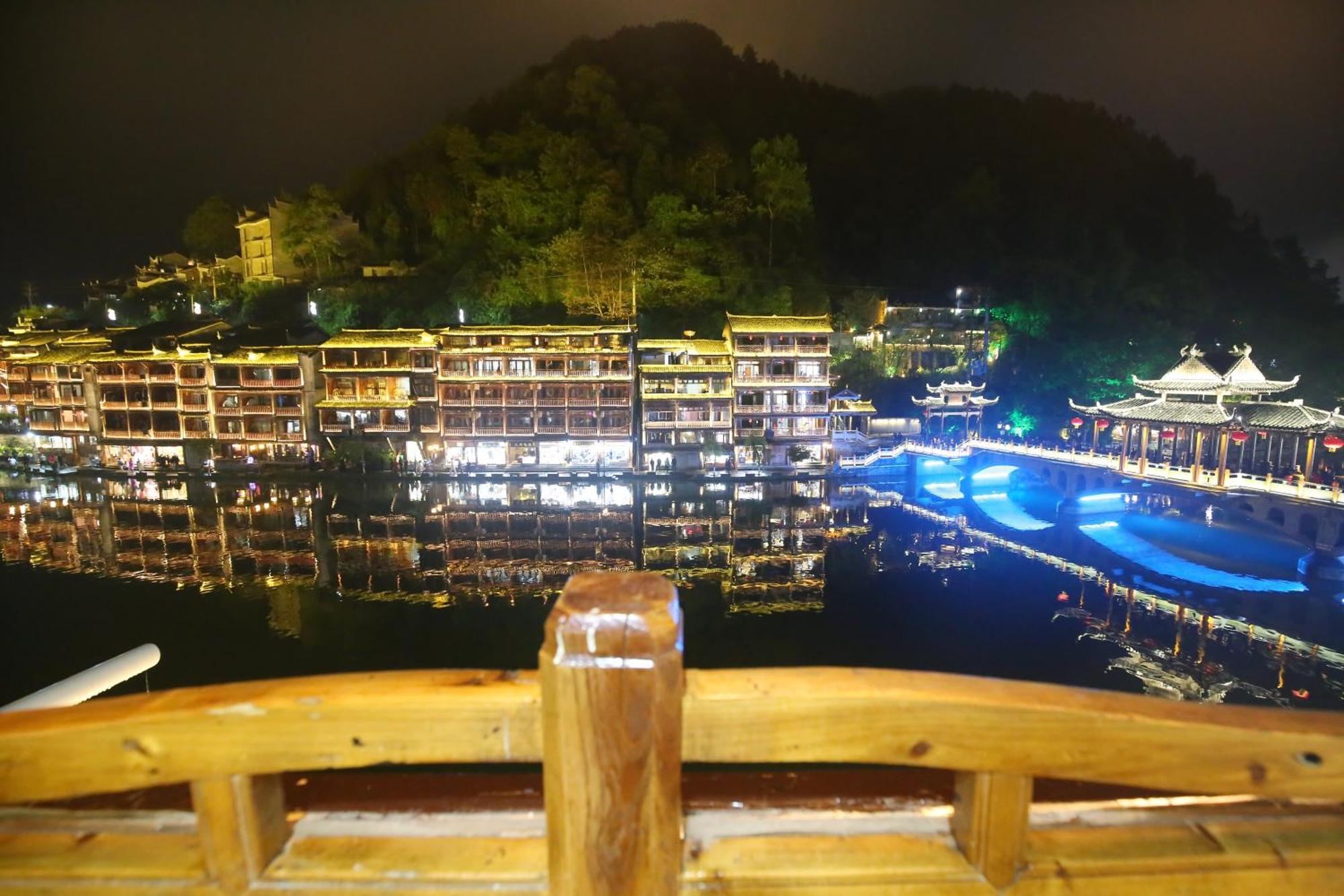 Lqj Riverside Guest House Fenghuang Dış mekan fotoğraf