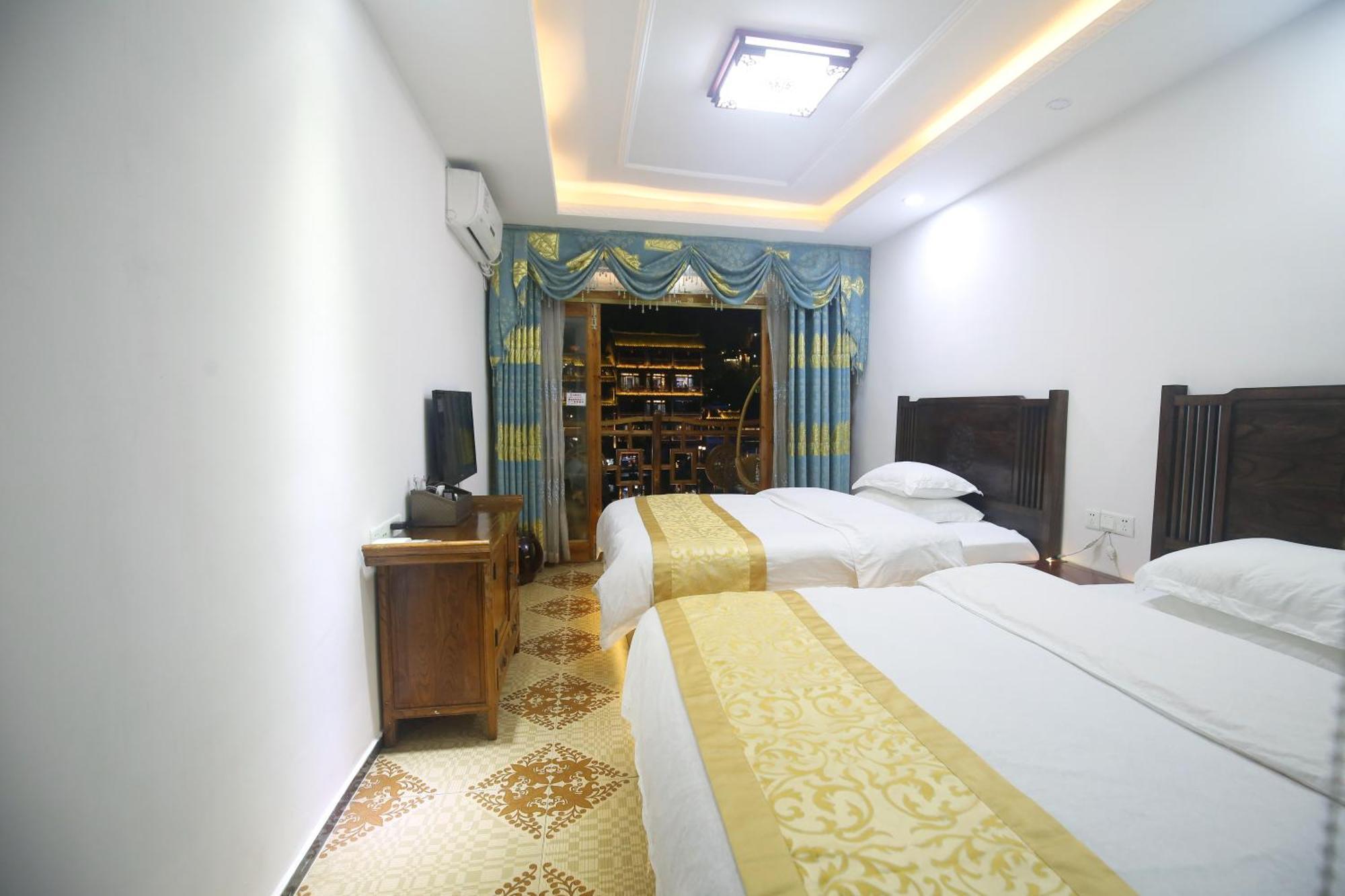 Lqj Riverside Guest House Fenghuang Dış mekan fotoğraf