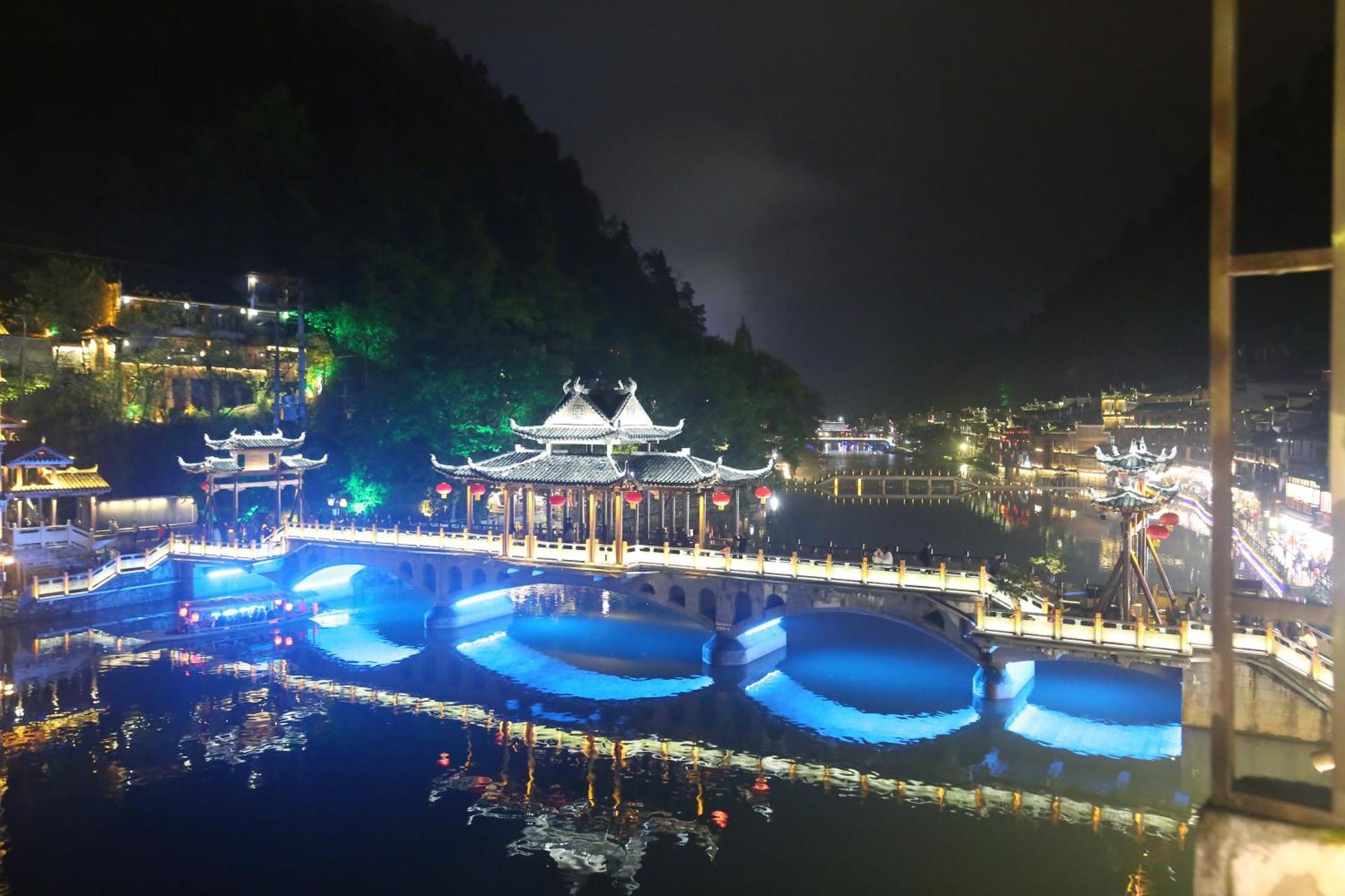 Lqj Riverside Guest House Fenghuang Dış mekan fotoğraf