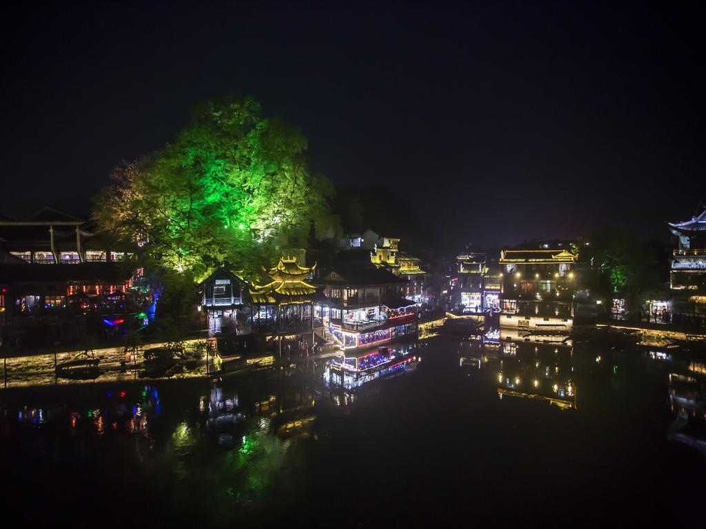 Lqj Riverside Guest House Fenghuang Dış mekan fotoğraf
