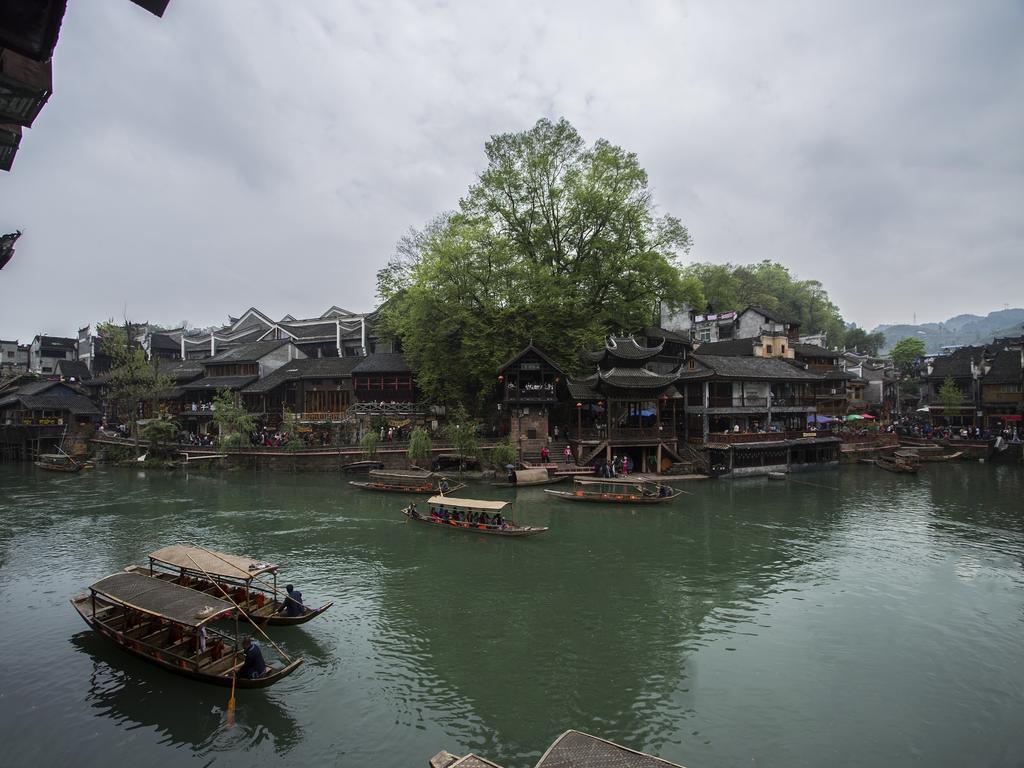 Lqj Riverside Guest House Fenghuang Dış mekan fotoğraf